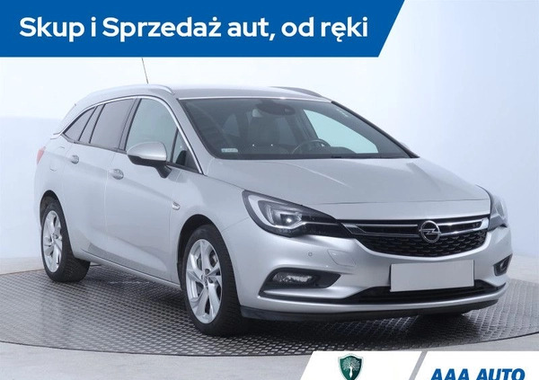 Opel Astra cena 43000 przebieg: 132747, rok produkcji 2017 z Ozorków małe 172